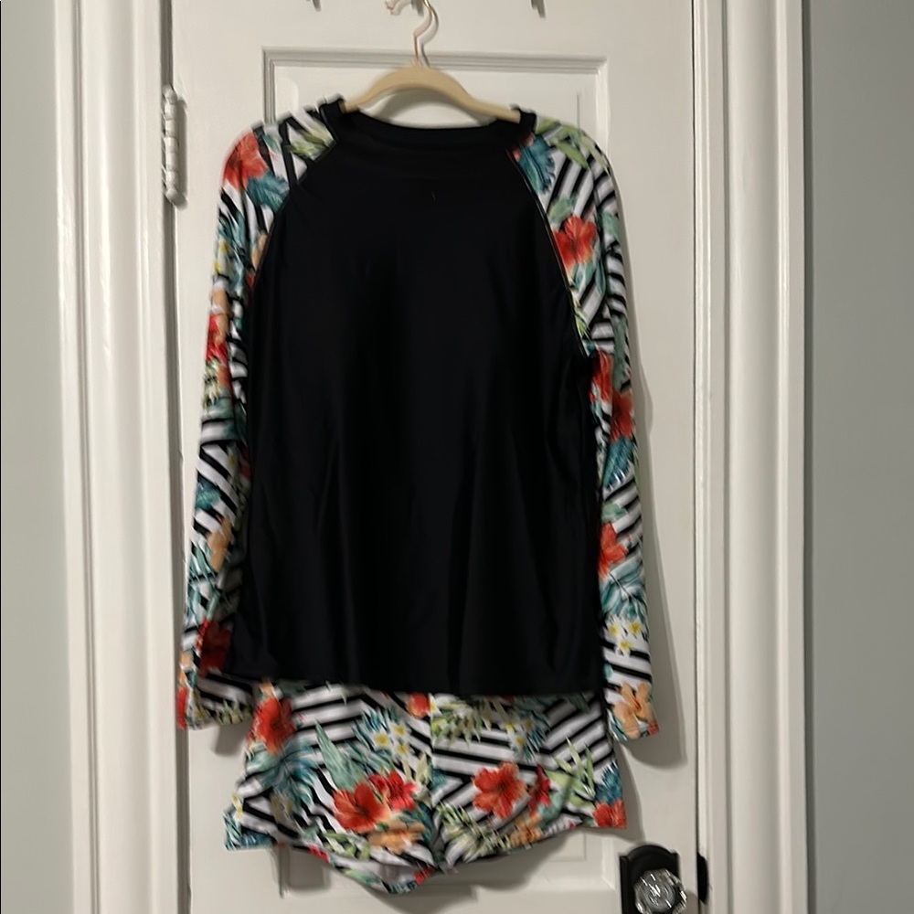 Women’s two piece rash guard long sleeve swimsuit w/boyshort